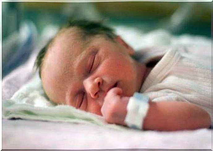 8 tips for visiting a newborn