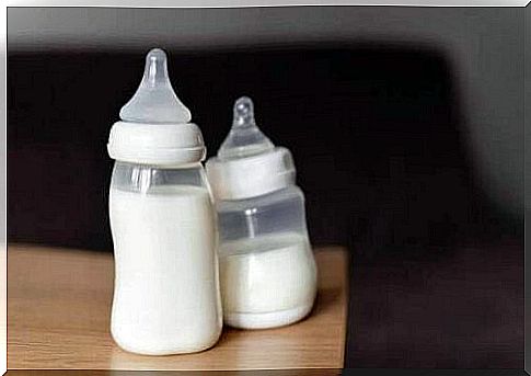 If you follow a vegan diet while breastfeeding, you should look out for dietary supplements