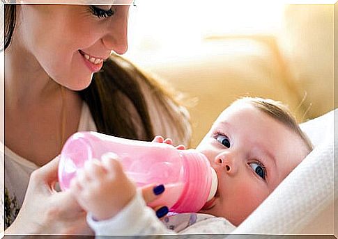 Clean baby bottles properly so that no bacteria develop