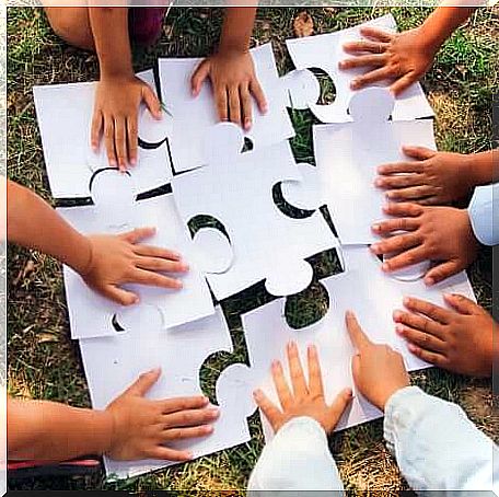 Cooperative Games: Children make a big puzzle together