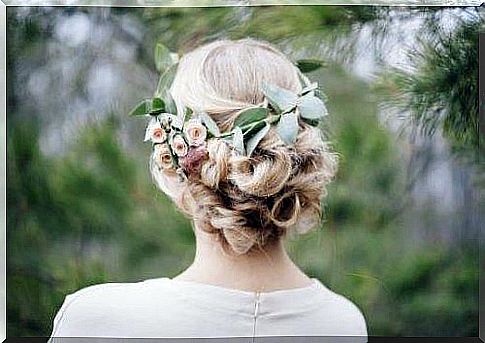 Among all the different types of hair accessories with flowers, we believe that the half-crown is the most commonly used among brides