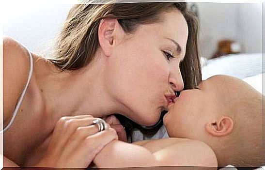 Kissing babies on the mouth - why we advise against it!