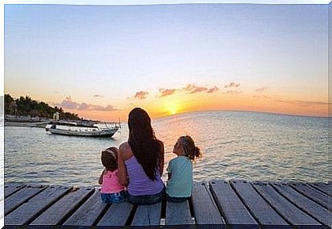 Mothers do not have a vacation on the beach