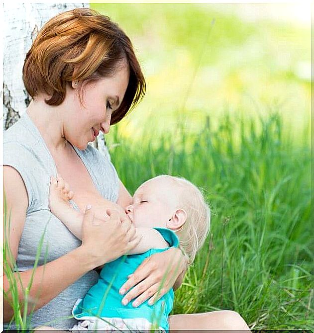 Mother while breastfeeding