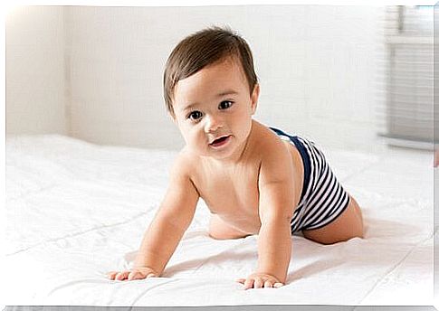 Numerous benefits of having your baby crawling