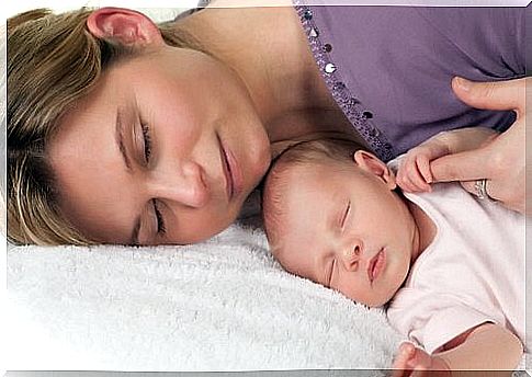 Preventing sudden infant death - child sleeps with mother