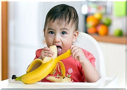 The first food - child eats banana