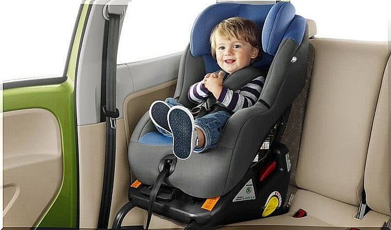 The right child safety lock in the car