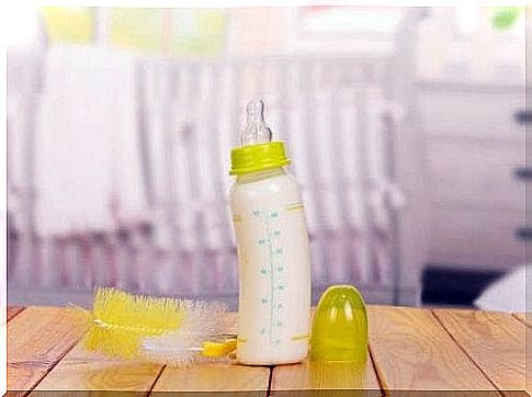 Thoroughly clean baby bottles - this is how it works