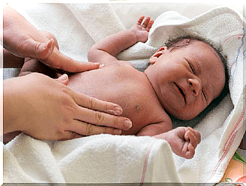 A gentle stomach massage is a good remedy for colic in newborns.