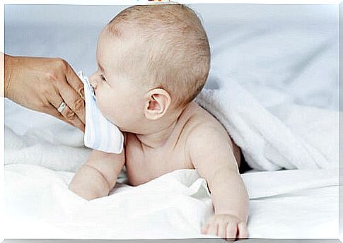 A nasal aspirator is a great help against nasal congestion in babies.