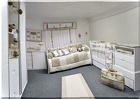 The lighting also contributes to the decoration of the baby room