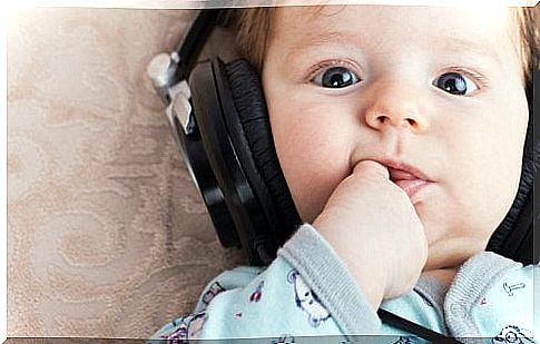 Baby's intelligence - baby with headphones