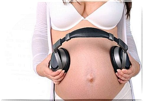 Baby's intelligence - headphones also pregnancy belly